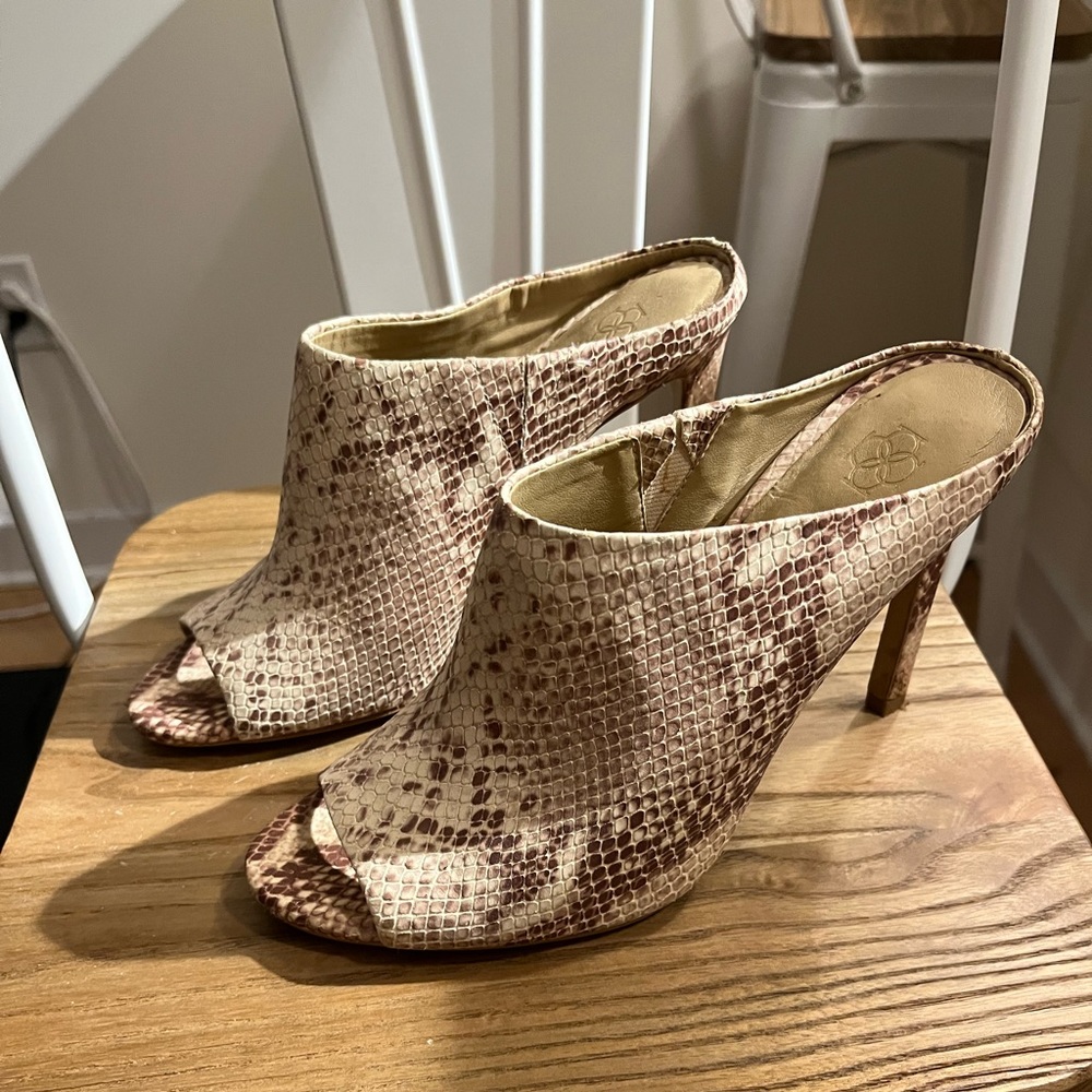 Ann Taylor Snakeskin Heels. Size 7.5